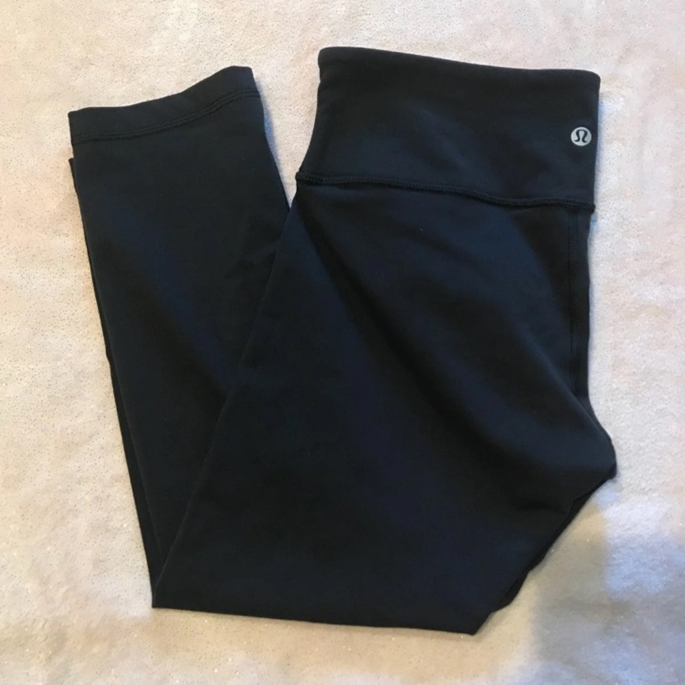 Black Lululemon Size 8 Wunder Under Crops